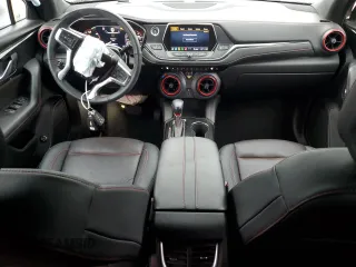 2022 Chevrolet Blazer RS z VIN 3GNKBKRS9NS146018, wystawiony jako Copart lot #82160704 z przebiegiem 27 919 mil mil oraz Czysty tytuł • Clean title. Historia ofert i sprzedaży dostępna na DreamBid. Obrazek 8.