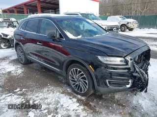 2019 Lincoln Nautilus Reserve z VIN 2LMPJ8L97KBL22933, wystawiony jako IAAI lot #41373674 z przebiegiem 86 237 mil mil oraz . Historia ofert i sprzedaży dostępna na DreamBid. Obrazek 1.