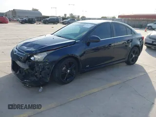 2014 Chevrolet Cruze 2LT z VIN 1G1PE5SB3E7255292, wystawiony jako IAAI lot #41851205 z przebiegiem 141 659 mil mil oraz . Historia ofert i sprzedaży dostępna na DreamBid. Obrazek 2.