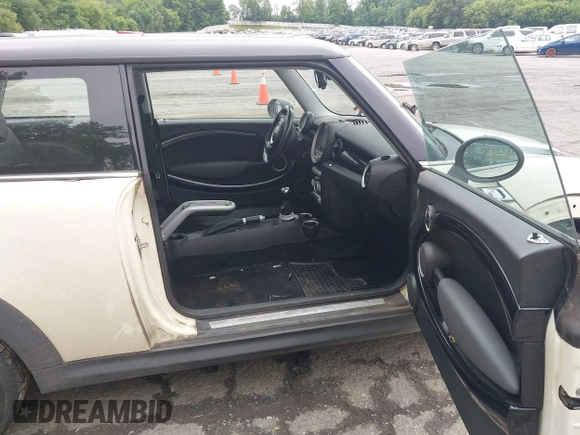 2007 MINI Hardtop S with VIN WMWMF73587TL87127, listed as a IAAI auction lot 42648540 with Not provided miles and . Bid and sale history available at DreamBid. Image 5.