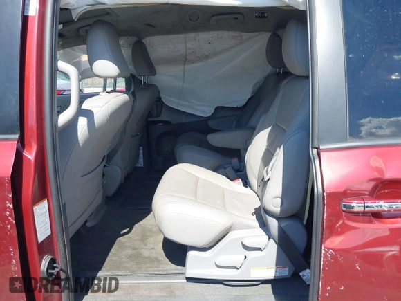 2019 Toyota Sienna XLE Auto Access Seat with VIN 5TDYZ3DC5KS981215, listed as a IAAI auction lot 40288449 with 73,473 mi miles. Bid and sale history available at carsss.com. Image 8.