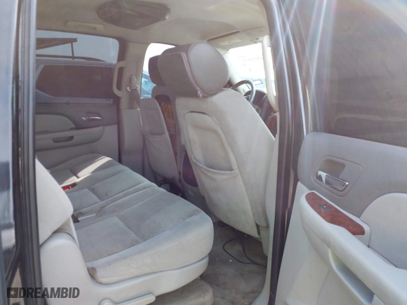 2007 Chevrolet Suburban LTZ with VIN 3GNFC160X7G112218, listed as a IAAI auction lot 42025105 with 316,645 mi miles. Bid and sale history available at carsss.com. Image 8.