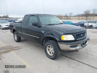 1998 Ford F-150 z VIN 1FTZX1868WKA44830, wystawiony jako IAAI lot #41851933 z przebiegiem 240 813 mil mil oraz . Historia ofert i sprzedaży dostępna na DreamBid. Obrazek 1.