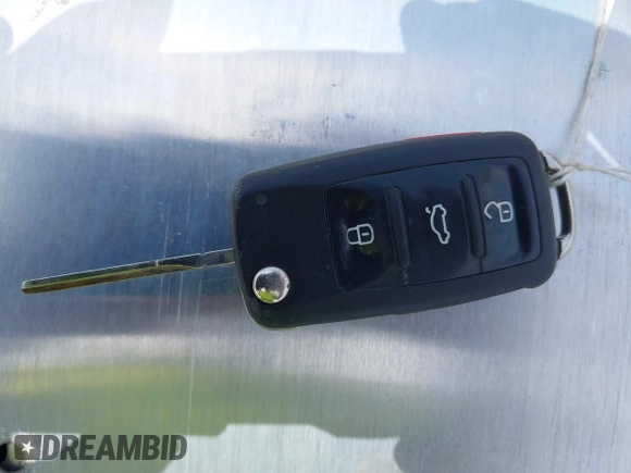 2015 Volkswagen Beetle Classic с VIN 3VW517AT4FM809038, выставлен на аукционе IAAI как лот 42621859 с пробегом 106 118 миль миль и . История ставок и продаж доступна на DreamBid. Изображение 11.