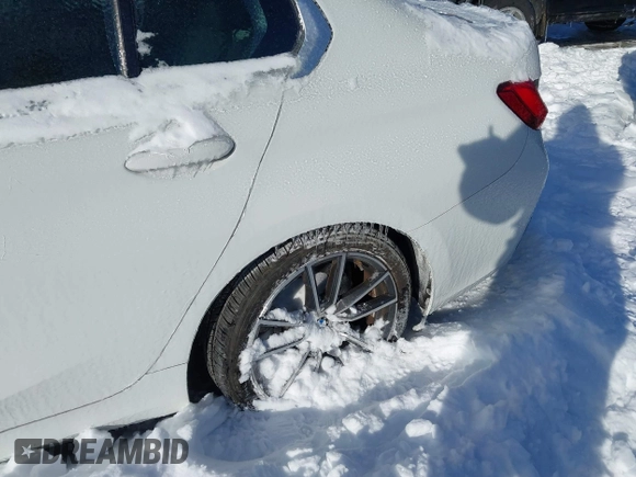 2021 BMW 3 Series 330i xDrive z VIN 3MW5R7J06M8C14597, wystawiony jako IAAI lot #41581041 z przebiegiem 8 776 mil mil oraz . Historia ofert i sprzedaży dostępna na DreamBid. Obrazek 6.