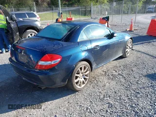 2005 Mercedes-Benz SLK 230/320 z VIN WDBWK56F55F040655, wystawiony jako IAAI lot #41971320 z przebiegiem 65 332 mil mil oraz . Historia ofert i sprzedaży dostępna na DreamBid. Obrazek 4.