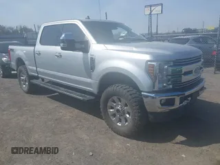 2019 Ford F-250 XL z VIN 1FT7W2B66KEC54893, wystawiony jako IAAI lot #41887418 z przebiegiem 151 950 mil mil oraz . Historia ofert i sprzedaży dostępna na DreamBid. Obrazek 1.