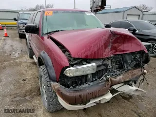 2002 Chevrolet S-10 LS with VIN 1GCCT19W828236708, listed as a Copart auction lot 49498415 with 243,633 mi miles and Salvage Title. Bid and sale history available at carsss.com. Image 10.