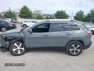 2020 Jeep Cherokee Limited z VIN 1C4PJMDX7LD574229, wystawiony jako IAAI lot #42166058 z przebiegiem 84 935 mil mil oraz . Historia ofert i sprzedaży dostępna na DreamBid. Obrazek 15.