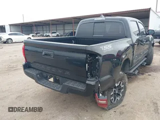 2021 Toyota Tacoma SR z VIN 5TFAX5GNXMX193978, wystawiony jako IAAI lot #41595827 z przebiegiem 43 999 mil mil oraz . Historia ofert i sprzedaży dostępna na DreamBid. Obrazek 4.