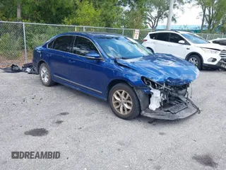 2017 Volkswagen Passat S z VIN 1VWAT7A30HC067492, wystawiony jako IAAI lot #41796538 z przebiegiem 43 926 mil mil oraz . Historia ofert i sprzedaży dostępna na DreamBid. Obrazek 1.