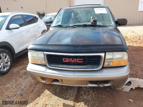 2000 GMC Jimmy SLE Convenience with VIN 1GKDT13W8Y2168245, listed as a IAAI auction lot 41348643 with 285,714 mi miles. Bid and sale history available at carsss.com. Image 12.