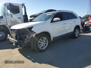 2014 Kia Sorento LX with VIN 5XYKTCA66EG475805, listed as a Copart auction lot 46880805 with 140,722 mi miles and Salvage Title. Bid and sale history available at carsss.com. Image 1.