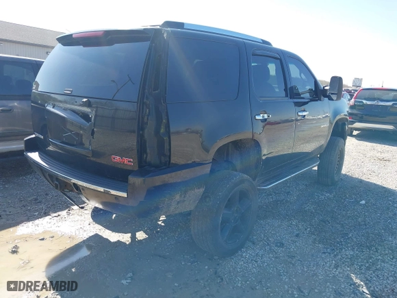 2008 GMC Yukon Denali with VIN 1GKFK63888J136525, listed as a IAAI auction lot 41975399 with 210,624 mi miles. Bid and sale history available at carsss.com. Image 4.