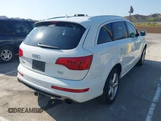 2014 Audi Q7 S line Prestige with VIN WA1DGAFE2ED010013, listed as a IAAI auction lot 42454744 with Not provided miles and . Bid and sale history available at DreamBid. Image 4.