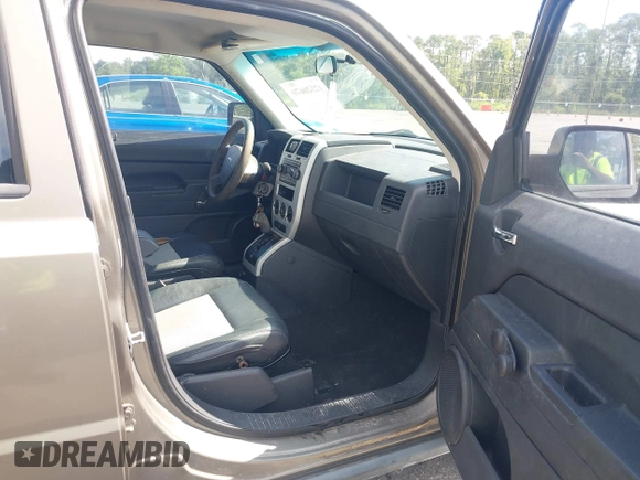 2008 Jeep Patriot Sport с VIN 1J8FF28W38D700492, выставлен на аукционе IAAI как лот 42526670 с пробегом 165 512 миль миль и . История ставок и продаж доступна на DreamBid. Изображение 5.