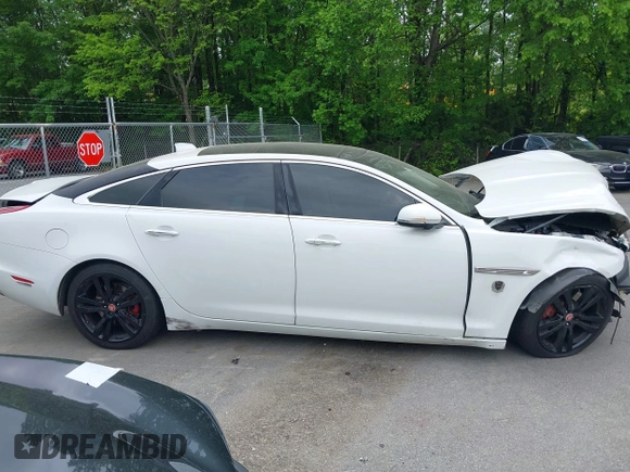 2016 Jaguar XJ Portfolio with VIN SAJWJ2GD8G8W00063, listed as a IAAI auction lot 42076707 with Not provided miles and . Bid and sale history available at DreamBid. Image 13.