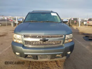 2008 Chevrolet Suburban LTZ with VIN 3GNFK16308G140995, listed as a IAAI auction lot 41720903 with 260,001 mi miles. Bid and sale history available at carsss.com. Image 13.