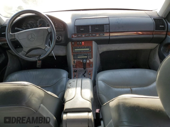 1999 Mercedes-Benz S 320/430/500 z VIN WDBGA33G6XA407104, wystawiony jako Copart lot #69530574 z przebiegiem Nie podano mil oraz Czysty tytuł • Clean title. Historia ofert i sprzedaży dostępna na DreamBid. Obrazek 8.