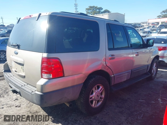 2004 Ford Expedition Special Service with VIN 1FMRU15WX4LB90730, listed as a IAAI auction lot 41478361 with 273,240 mi miles. Bid and sale history available at carsss.com. Image 4.