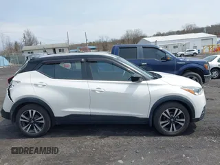 2019 Nissan Kicks SV z VIN 3N1CP5CU1KL496388, wystawiony jako IAAI lot #42032564 z przebiegiem 73 258 mil mil oraz . Historia ofert i sprzedaży dostępna na DreamBid. Obrazek 13.