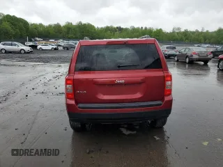 2015 Jeep Patriot Altitude z VIN 1C4NJRBBXFD425829, wystawiony jako Copart lot #56540355 z przebiegiem 98 752 mil mil oraz Szkoda całkowita • Salvage title. Historia ofert i sprzedaży dostępna na DreamBid. Obrazek 6.