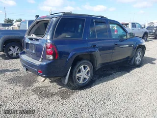 2007 Chevrolet TrailBlazer LS with VIN 1GNDT13S872150472, listed as a IAAI auction lot 41741764 with 215,974 mi miles. Bid and sale history available at carsss.com. Image 4.