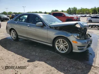 2013 Mercedes-Benz C 300 Sport с VIN WDDGF8AB8DR297960, выставлен на аукционе Copart как лот 61565455 с пробегом 72 818 миль миль и Списание • Salvage title. История ставок и продаж доступна на DreamBid. Изображение 4.