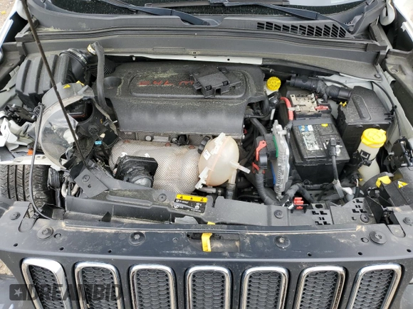 2018 Jeep Renegade Latitude with VIN ZACCJABB8JPG73693, listed as a Copart auction lot 49843235 with 92,447 mi miles and Salvage Title. Bid and sale history available at carsss.com. Image 14.