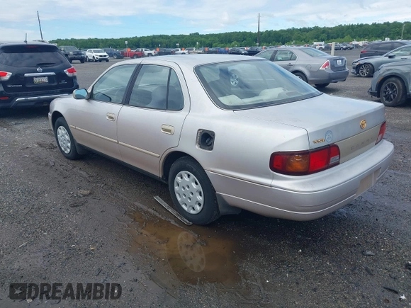 1996 Toyota Camry DX z VIN 4T1BG12K8TU754331, wystawiony jako IAAI lot #42305723 z przebiegiem 152 709 mil mil oraz . Historia ofert i sprzedaży dostępna na DreamBid. Obrazek 3.