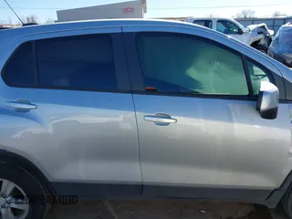 2022 Chevrolet Trax LS with VIN KL7CJNSMXNB545719, listed as a IAAI auction lot 41366593 with 9,225 mi miles. Bid and sale history available at carsss.com. Image 13.