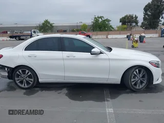 2019 Mercedes-Benz C 300 с VIN 55SWF8DB7KU299640, выставлен на аукционе IAAI как лот 41929870 с пробегом 61 130 миль миль и . История ставок и продаж доступна на DreamBid. Изображение 14.