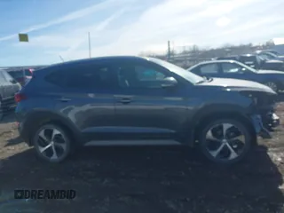 2017 Hyundai Tucson Limited z VIN KM8J3CA29HU408462, wystawiony jako IAAI lot #41674082 z przebiegiem 92 682 mil mil oraz . Historia ofert i sprzedaży dostępna na DreamBid. Obrazek 14.