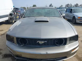 2008 Ford Mustang GT Deluxe z VIN 1ZVHT82H585183161, wystawiony jako IAAI lot #42421278 z przebiegiem 211 972 mil mil oraz . Historia ofert i sprzedaży dostępna na DreamBid. Obrazek 6.
