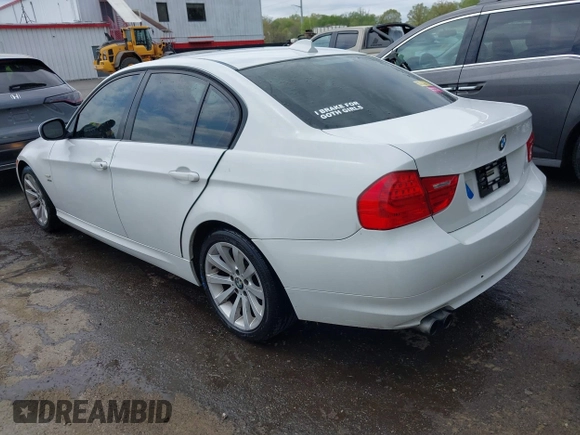 2011 BMW 3 Series 328i xDrive with VIN WBAPK7C58BA820717, listed as a IAAI auction lot 42080003 with 213,034 mi miles. Bid and sale history available at carsss.com. Image 3.