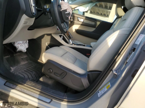 2024 Volvo XC40 Plus Bright Theme with VIN YV4L12UE8R2212011, listed as a Copart auction lot 80542194 with 29,751 mi miles and Non Repairable. Bid and sale history available at carsss.com. Image 7.