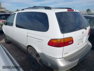 1998 Toyota Sienna LE with VIN 4T3ZF13C3WU074731, listed as a IAAI auction lot 41561965 with 174,130 mi miles. Bid and sale history available at carsss.com. Image 3.