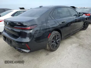 2024 BMW 7 Series 760i xDrive z VIN WBA33EJ02RCR69064, wystawiony jako Copart lot #74063964 z przebiegiem 2 938 mil mil oraz Nie do naprawy • Non repairable. Historia ofert i sprzedaży dostępna na DreamBid. Obrazek 3.