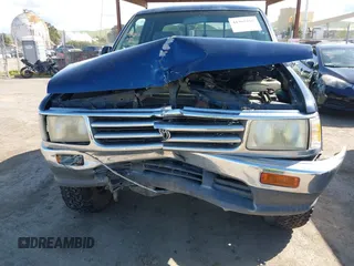 1996 Toyota T100 DX z VIN JT4UN22D8T0019270, wystawiony jako IAAI lot #41965165 z przebiegiem 217 150 mil mil oraz . Historia ofert i sprzedaży dostępna na DreamBid. Obrazek 6.