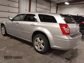 2005 Dodge Magnum z VIN 2DRGZR8V15H587486, wystawiony jako IAAI lot #42040578 z przebiegiem 179 158 mil mil oraz . Historia ofert i sprzedaży dostępna na DreamBid. Obrazek 3.