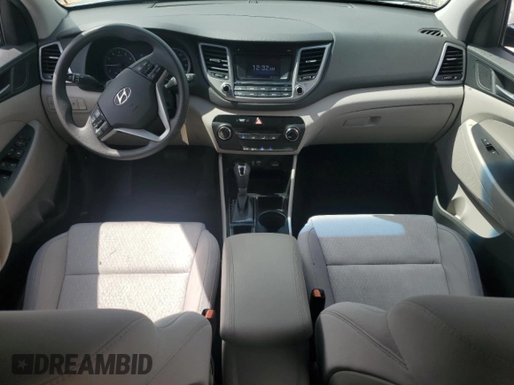 2017 Hyundai Tucson SE z VIN KM8J23A45HU306130, wystawiony jako Copart lot #55760375 z przebiegiem 106 294 mil mil oraz Czysty tytuł • Clean title. Historia ofert i sprzedaży dostępna na DreamBid. Obrazek 8.