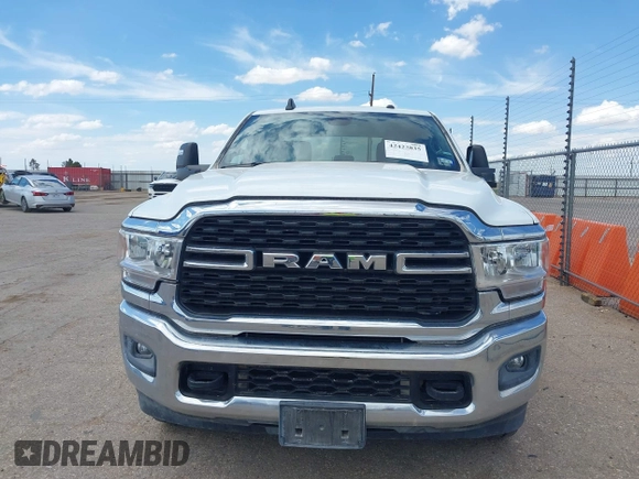 2024 Ram 2500 Big Horn z VIN 3C6UR5JL4RG340524, wystawiony jako IAAI lot #42423835 z przebiegiem 8 690 mil mil oraz . Historia ofert i sprzedaży dostępna na DreamBid. Obrazek 12.