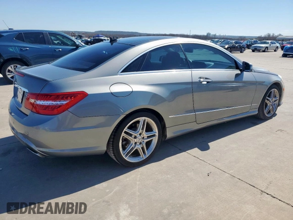 2013 Mercedes-Benz E 550 z VIN WDDKJ7DB2DF185221, wystawiony jako Copart lot #46953475 z przebiegiem 89 156 mil mil oraz Szkoda całkowita • Salvage title. Historia ofert i sprzedaży dostępna na DreamBid. Obrazek 3.