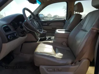 2008 GMC Yukon SLT 4SA z VIN 1GKFK13028J192313, wystawiony jako Copart lot #89207235 z przebiegiem 240 812 mil mil oraz Szkoda całkowita • Salvage title. Historia ofert i sprzedaży dostępna na DreamBid. Obrazek 7.