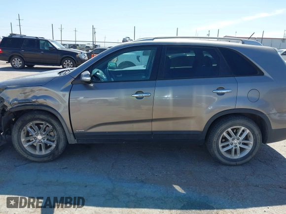 2015 Kia Sorento LX with VIN 5XYKTCA69FG584972, listed as a IAAI auction lot 42315973 with 165,907 mi miles and . Bid and sale history available at DreamBid. Image 14.