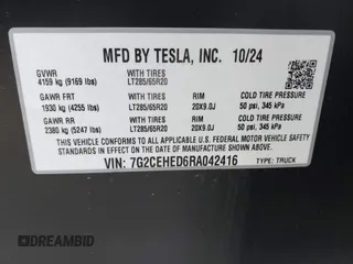 2024 Tesla Cybertruck z VIN 7G2CEHED6RA042416, wystawiony jako IAAI lot #41324245 z przebiegiem 332 mil mil oraz . Historia ofert i sprzedaży dostępna na DreamBid. Obrazek 9.