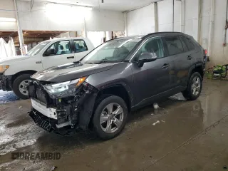 2022 Toyota RAV4 XLE with VIN 2T3W1RFV7NC202613, listed as a Copart auction lot 63064435 with 37,989 mi miles and Salvage title. Bid and sale history available at DreamBid. Image 1.