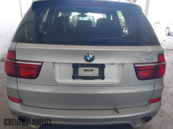 2013 BMW X5 xDrive35i z VIN 5UXZV4C55D0B09049, wystawiony jako IAAI lot #42193454 z przebiegiem 186 845 mil mil oraz . Historia ofert i sprzedaży dostępna na DreamBid. Obrazek 16.