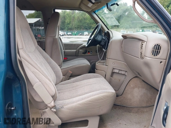 1999 Chevrolet Astro with VIN 1GNEL19W0XB116797, listed as a IAAI auction lot 42219437 with 120,902 mi miles and . Bid and sale history available at DreamBid. Image 5.