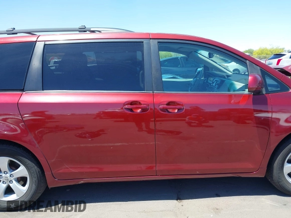 2011 Toyota Sienna LE AAS with VIN 5TDKK3DC2BS118124, listed as a IAAI auction lot 42121524 with 270,284 mi miles. Bid and sale history available at carsss.com. Image 14.